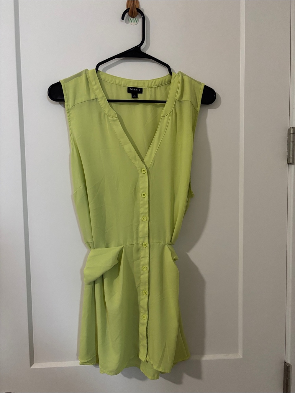 torrid Lime Green Sleeveless Button-Front blouse